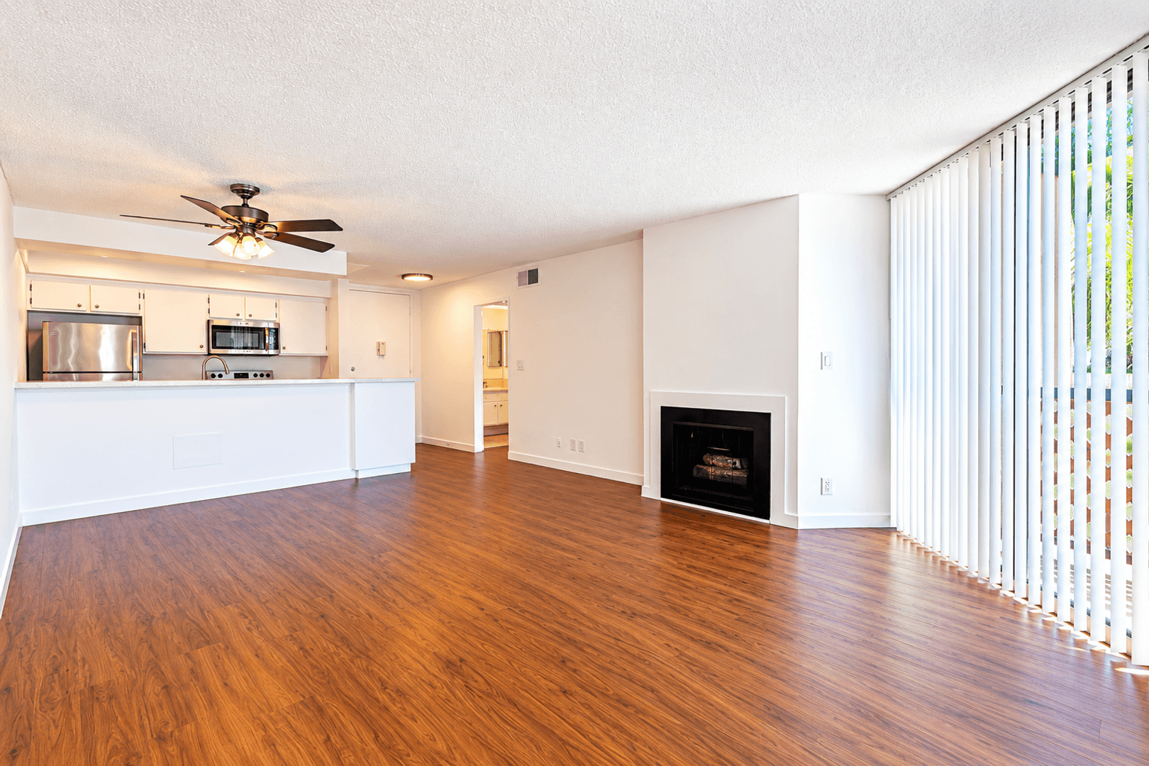 Los Angeles Apartment: 4646 Los Feliz Blvd