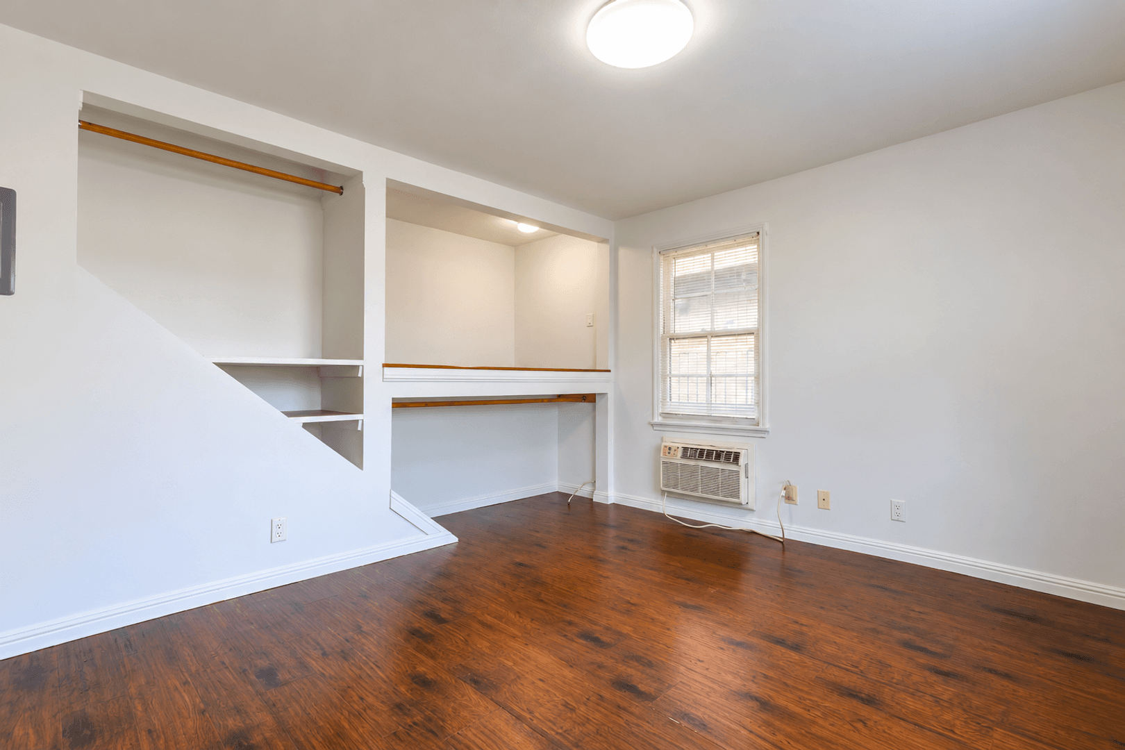Santa Monica Apartment: 858 Lincoln Blvd