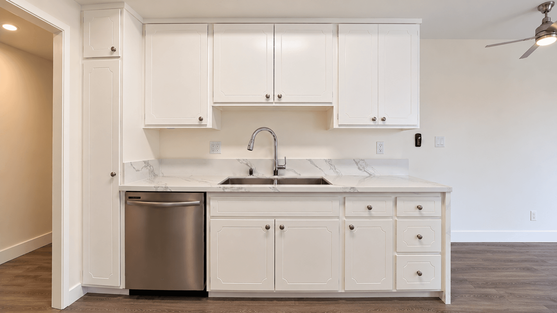 Santa Monica Apartment: 915 3rd Street