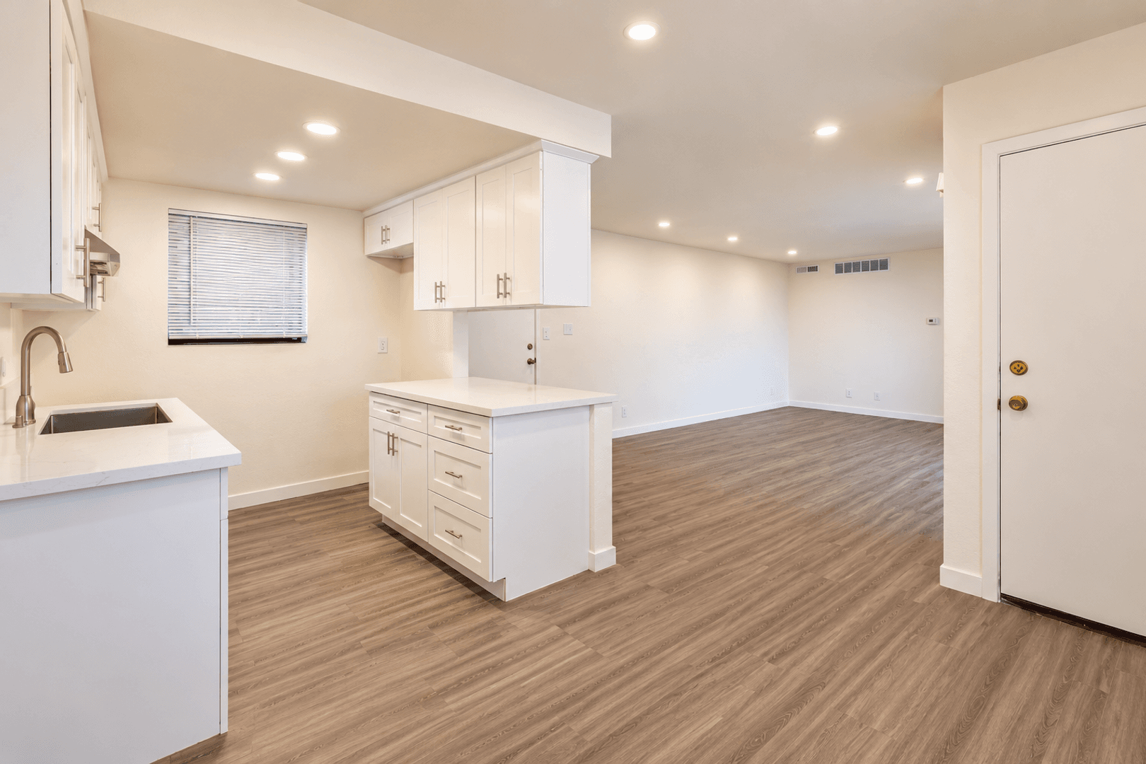 Los Angeles Apartment: 2350 S Bentley Ave
