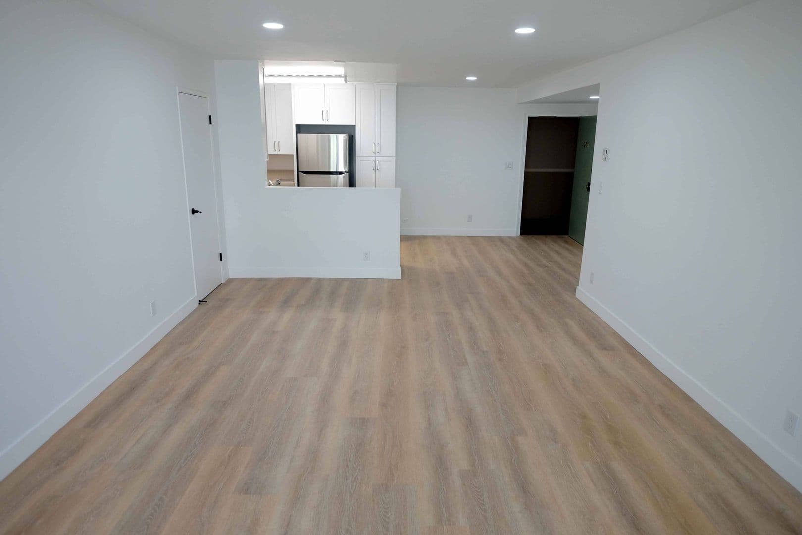 Los Angeles Apartment: 1200 S Wooster St