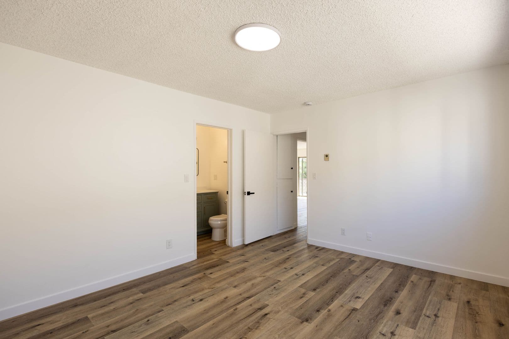 Los Angeles Apartment: 1200 S Wooster St