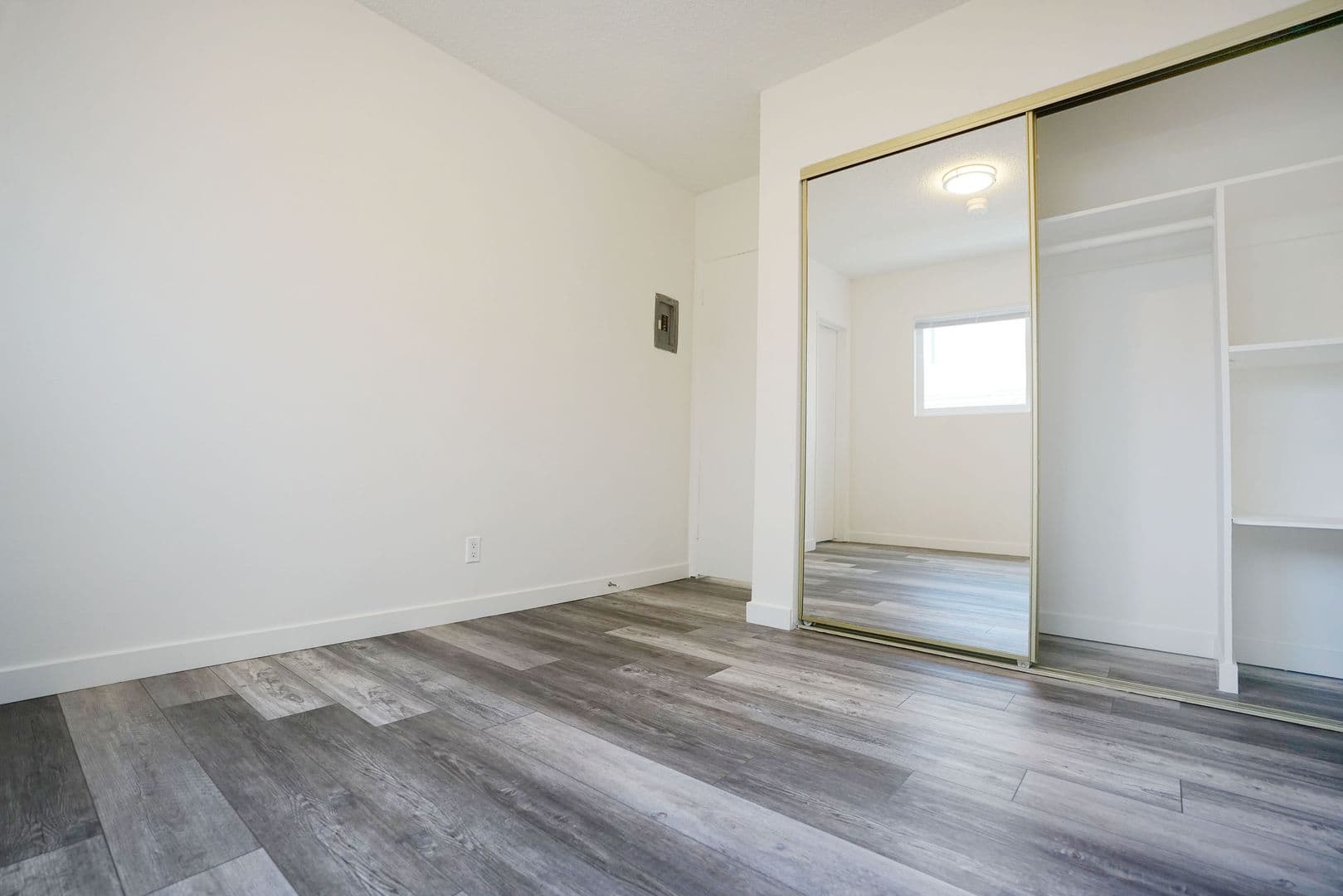 Los Angeles Apartment: 1036 Brittania St