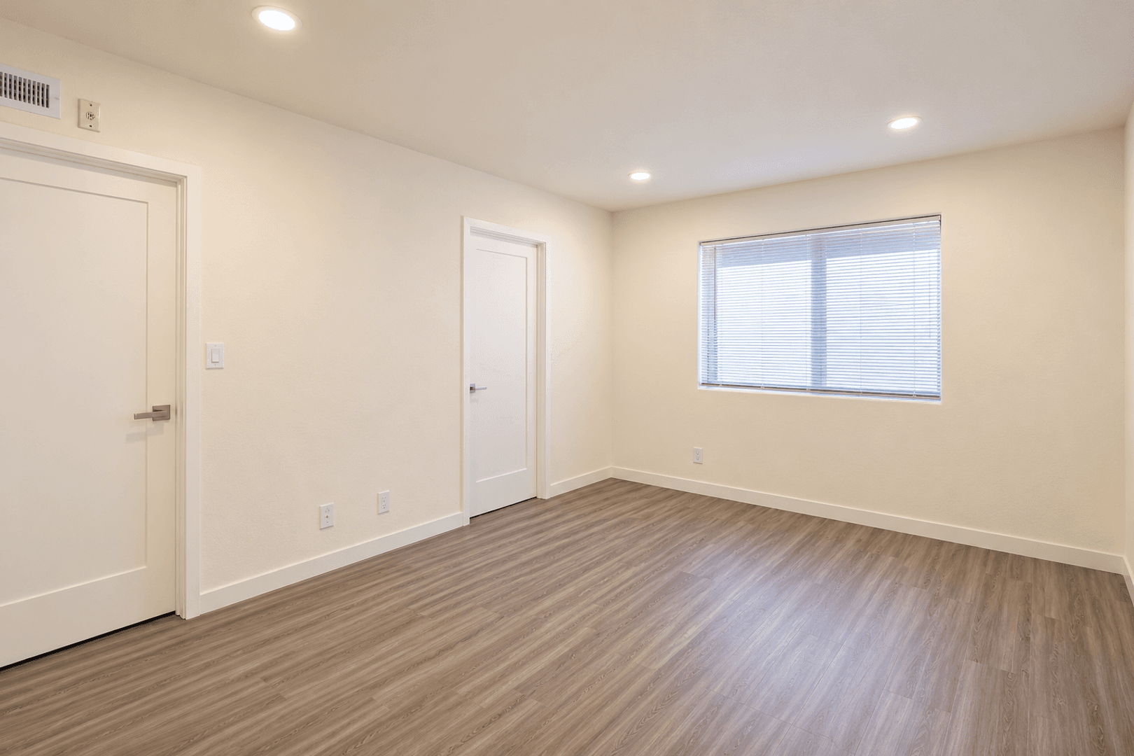 Los Angeles Apartment: 2350 S Bentley Ave