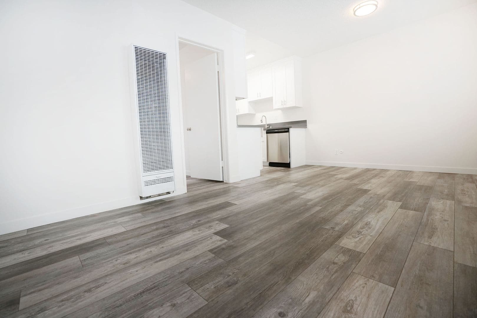 Los Angeles Apartment: 1036 Brittania St
