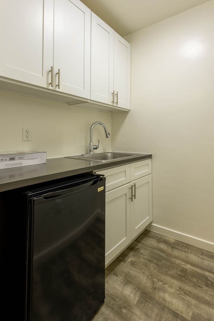 Los Angeles Apartment: 727 South Mansfield