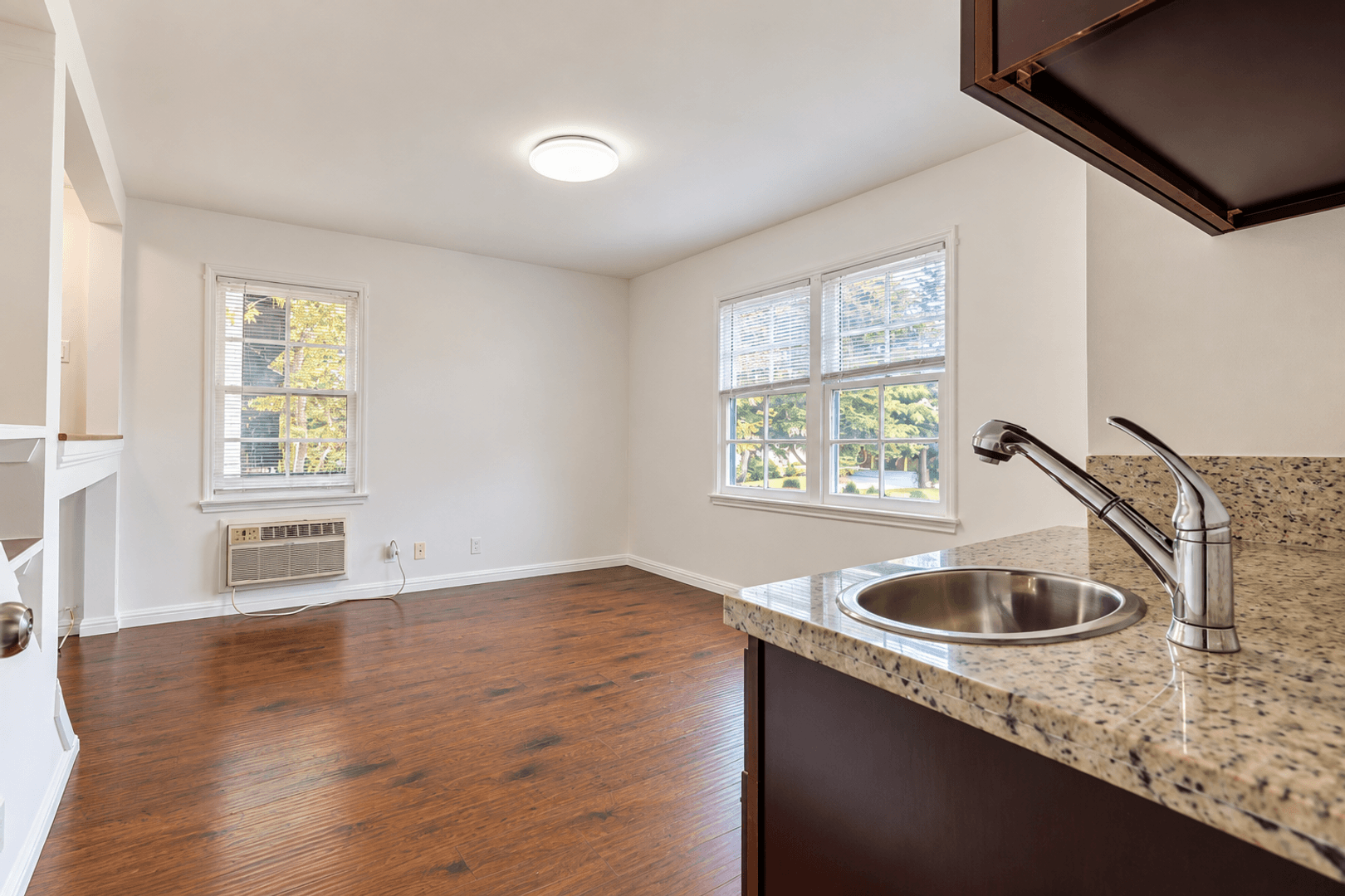 Santa Monica Apartment: 858 Lincoln Blvd