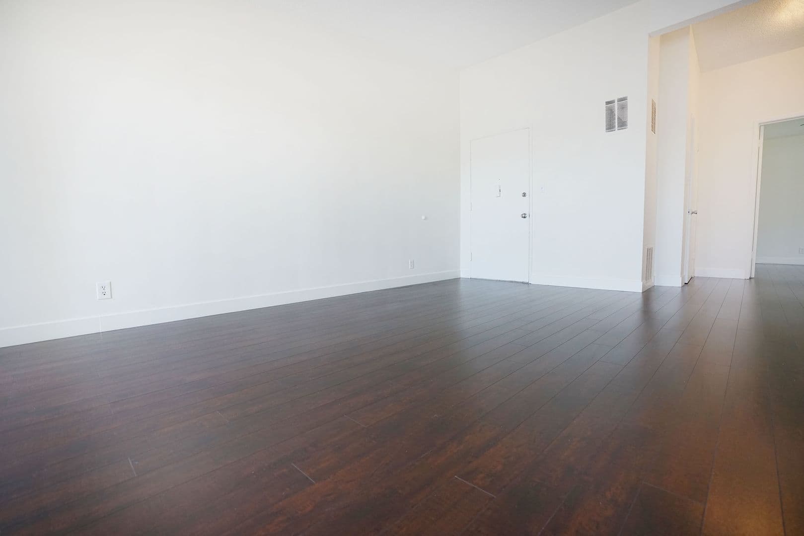 West Hollywood Apartment: 1218 N. Larrabee St.