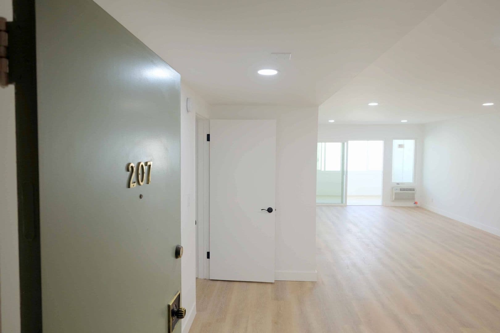 Los Angeles Apartment: 1200 S Wooster St