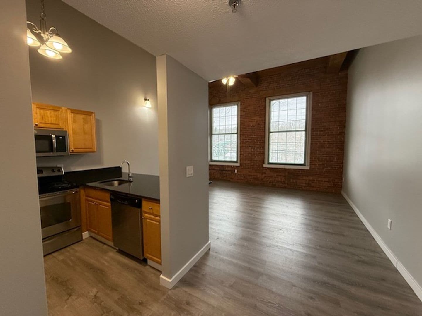 Beacon Falls Apartment: 2 North Main St