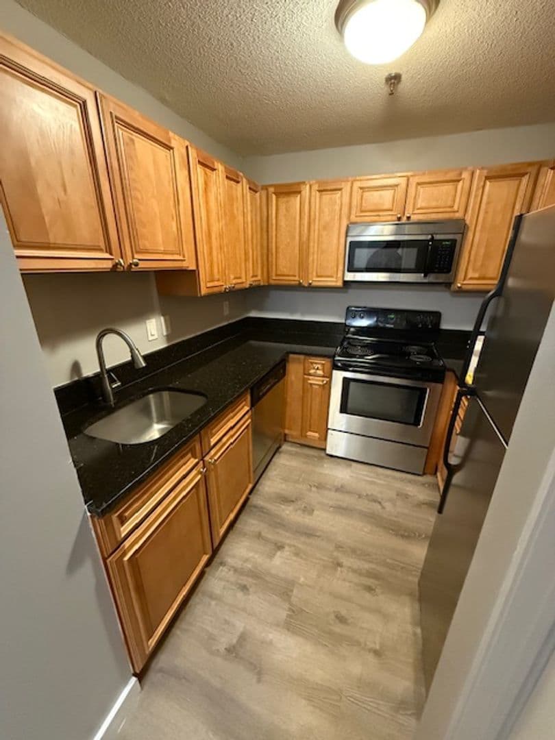 Beacon Falls Apartment: 2 North Main St