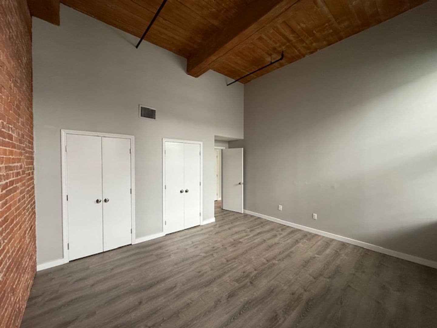 Beacon Falls Apartment: 2 North Main St