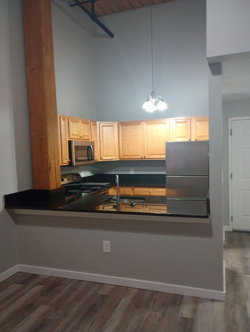 Beacon Falls Apartment: 2 North Main St