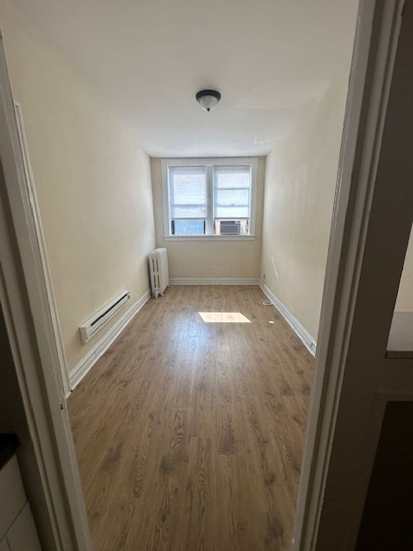 LaGrange Apartment: 7-15.5 S. LaGrange Road