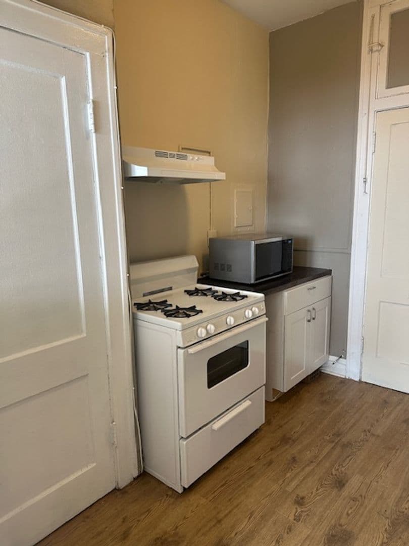 LaGrange Apartment: 7-15.5 S. LaGrange Road