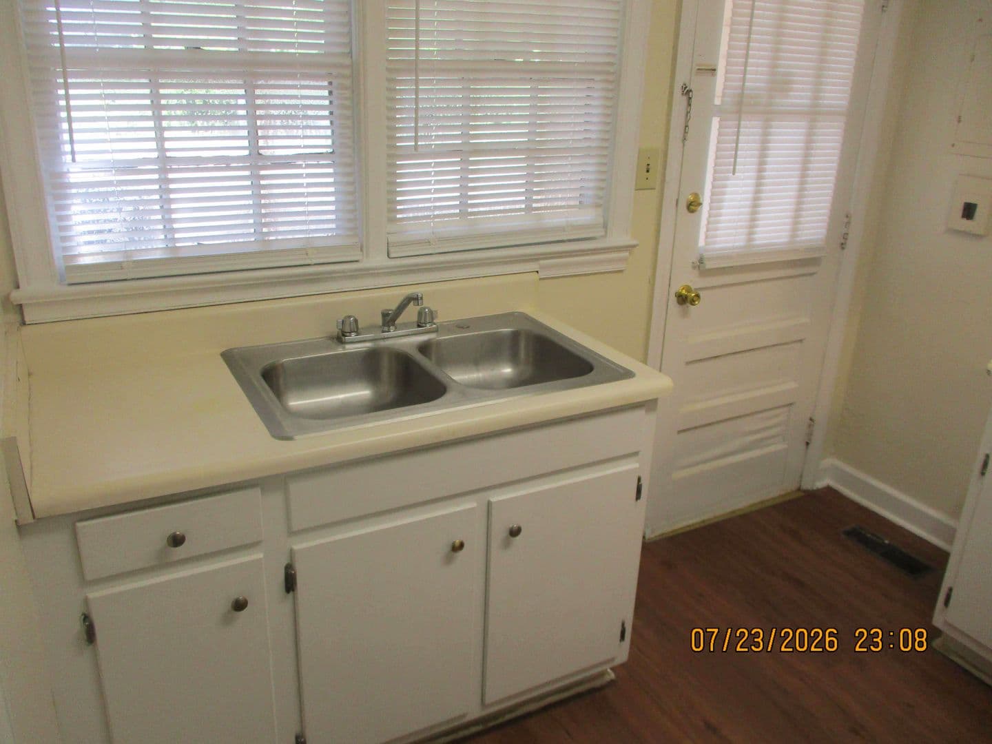 Albany House: 614-B N. Haley St.
