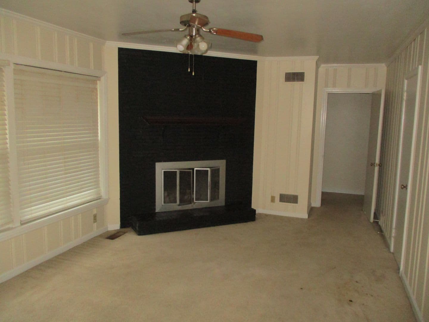 Albany House: 1020 Edgewater Dr.