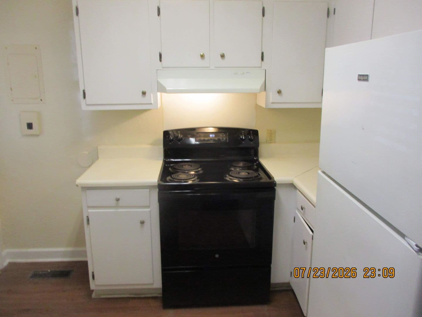 Albany House: 614-B N. Haley St.