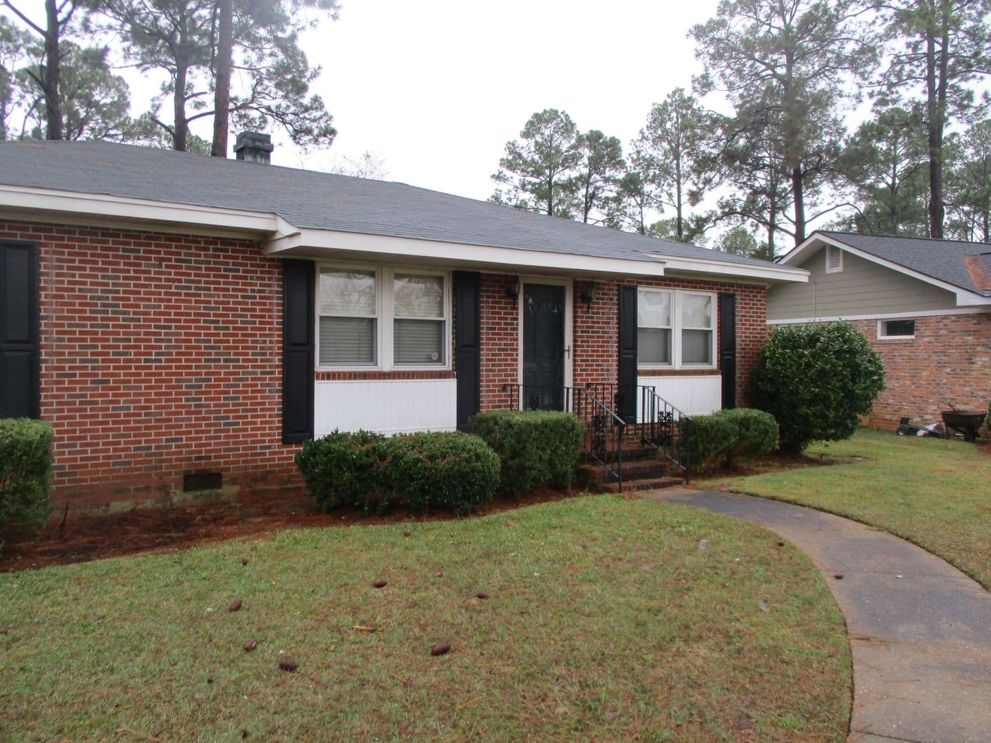 Albany House: 1020 Edgewater Dr.
