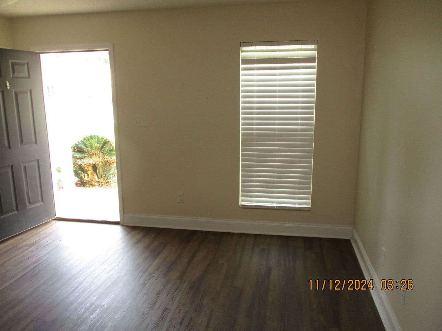 Albany House: 215 Glade Ln.
