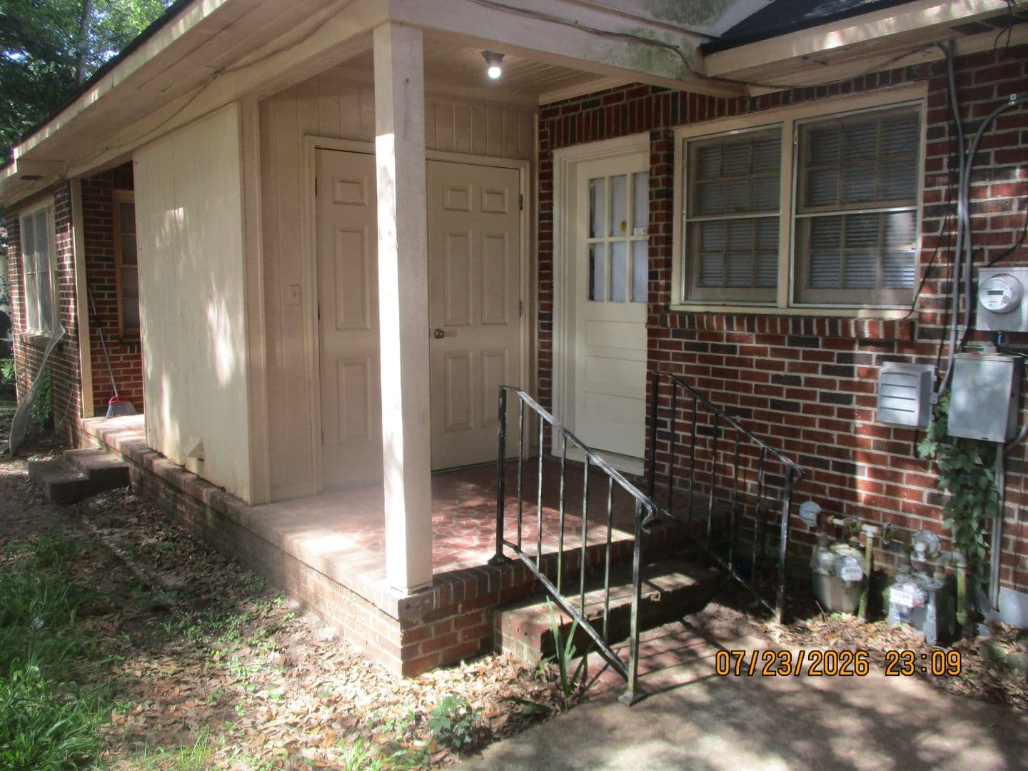 Albany House: 614-B N. Haley St.
