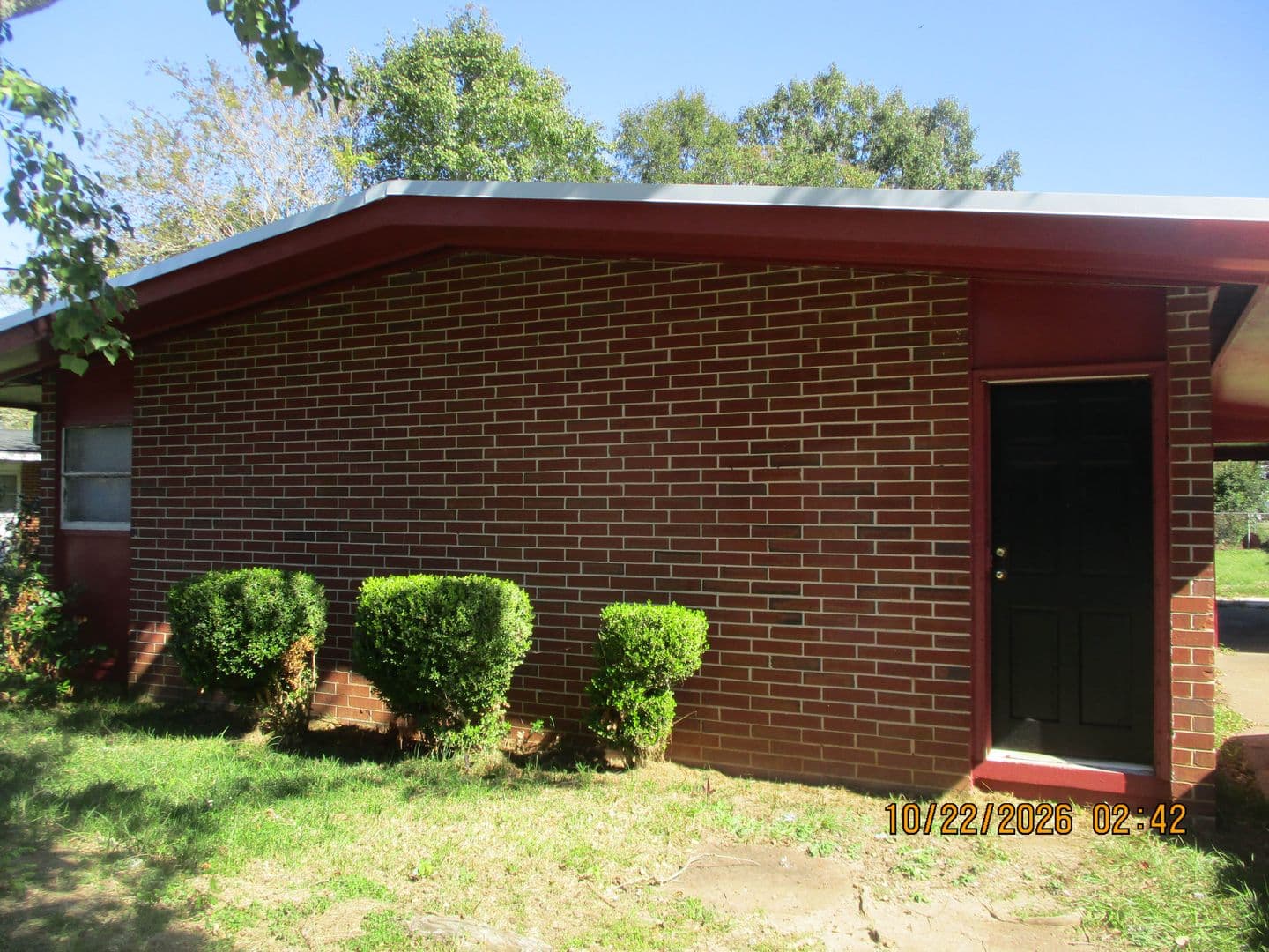 Albany House: 1904 S. Riverview Circle