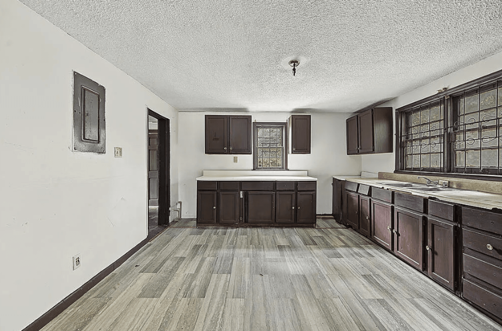 Albany House: 304 Wells Ave