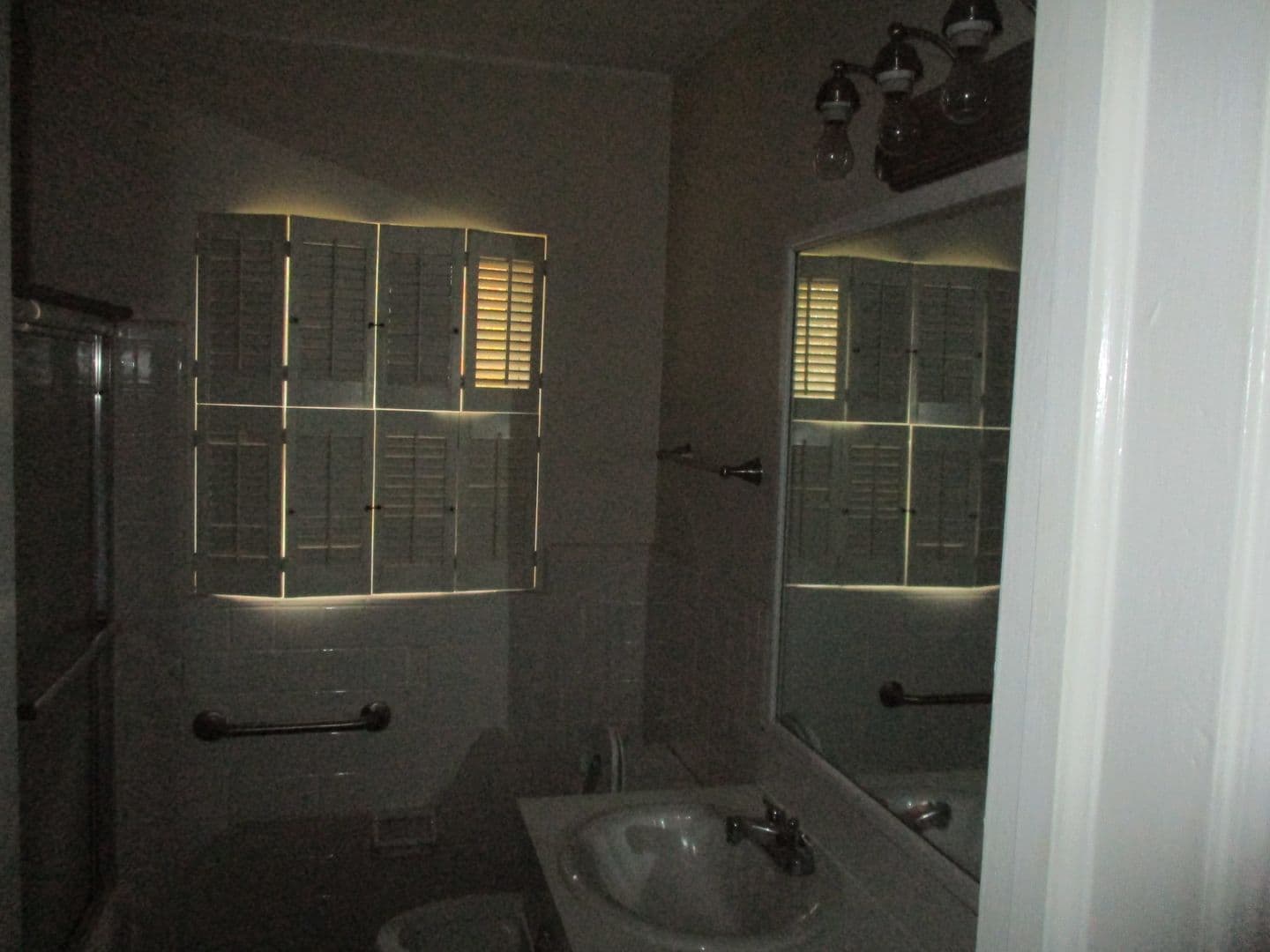 Albany House: 1020 Edgewater Dr.