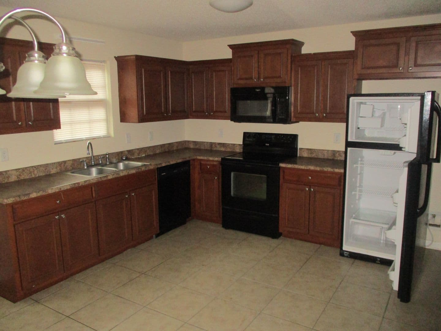 Albany House: 224 Glade Lane