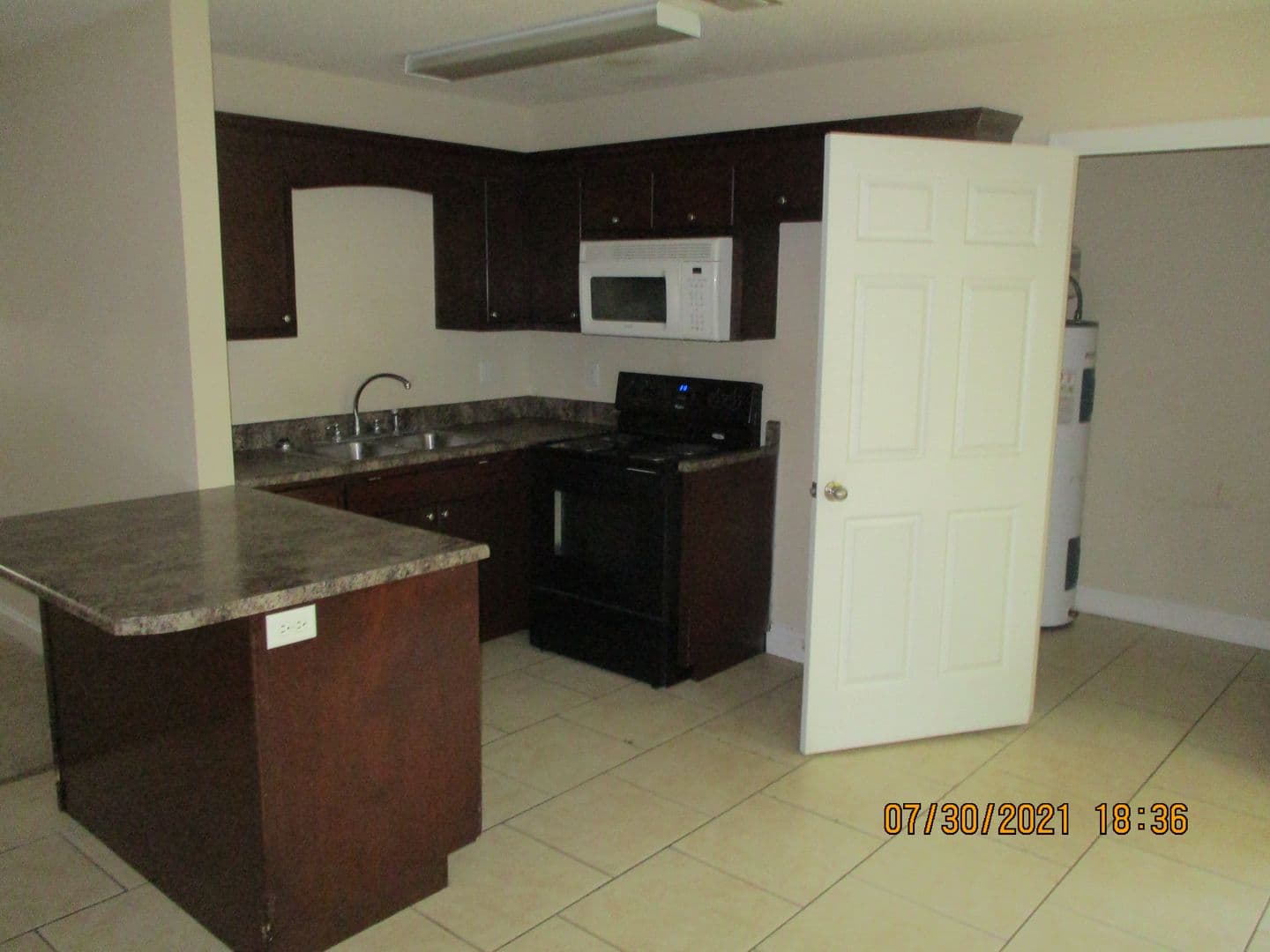Leesburg House: 117 Laurelwood Ct.