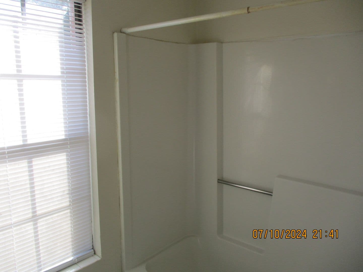 Albany House: 2110 Lennox St. #19