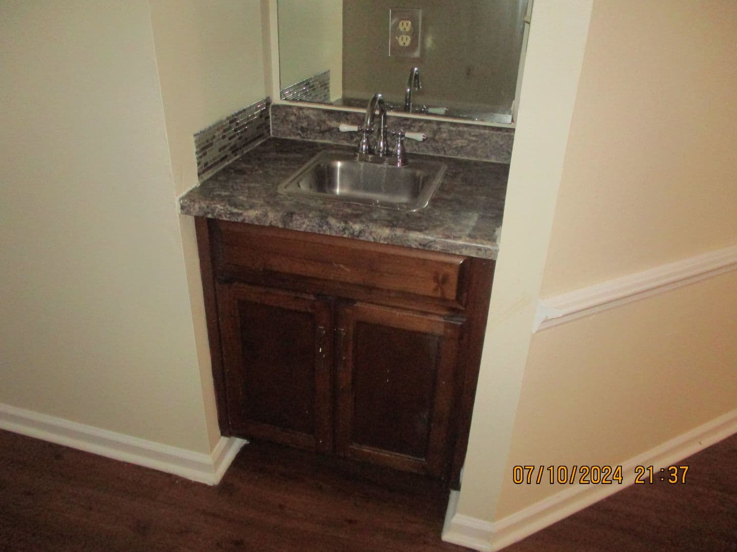 Albany House: 2110 Lennox St. #19