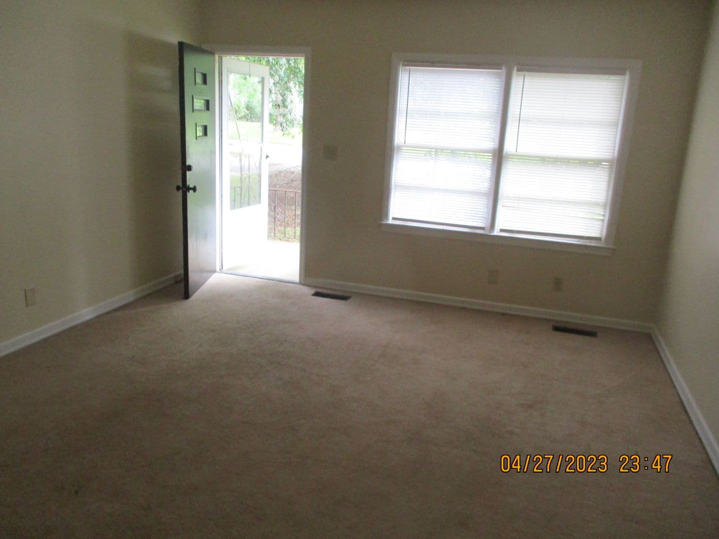 Albany House: 603-A S. Valencia