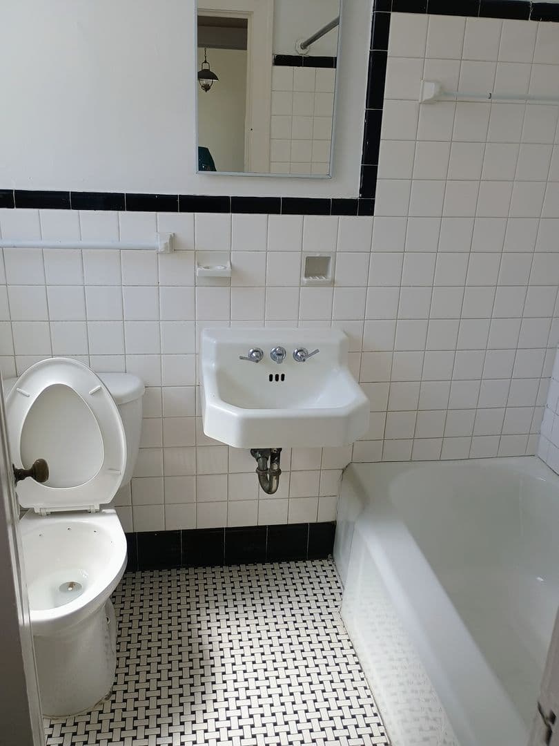 Albany House: 1015 McKinley St Apt. 6