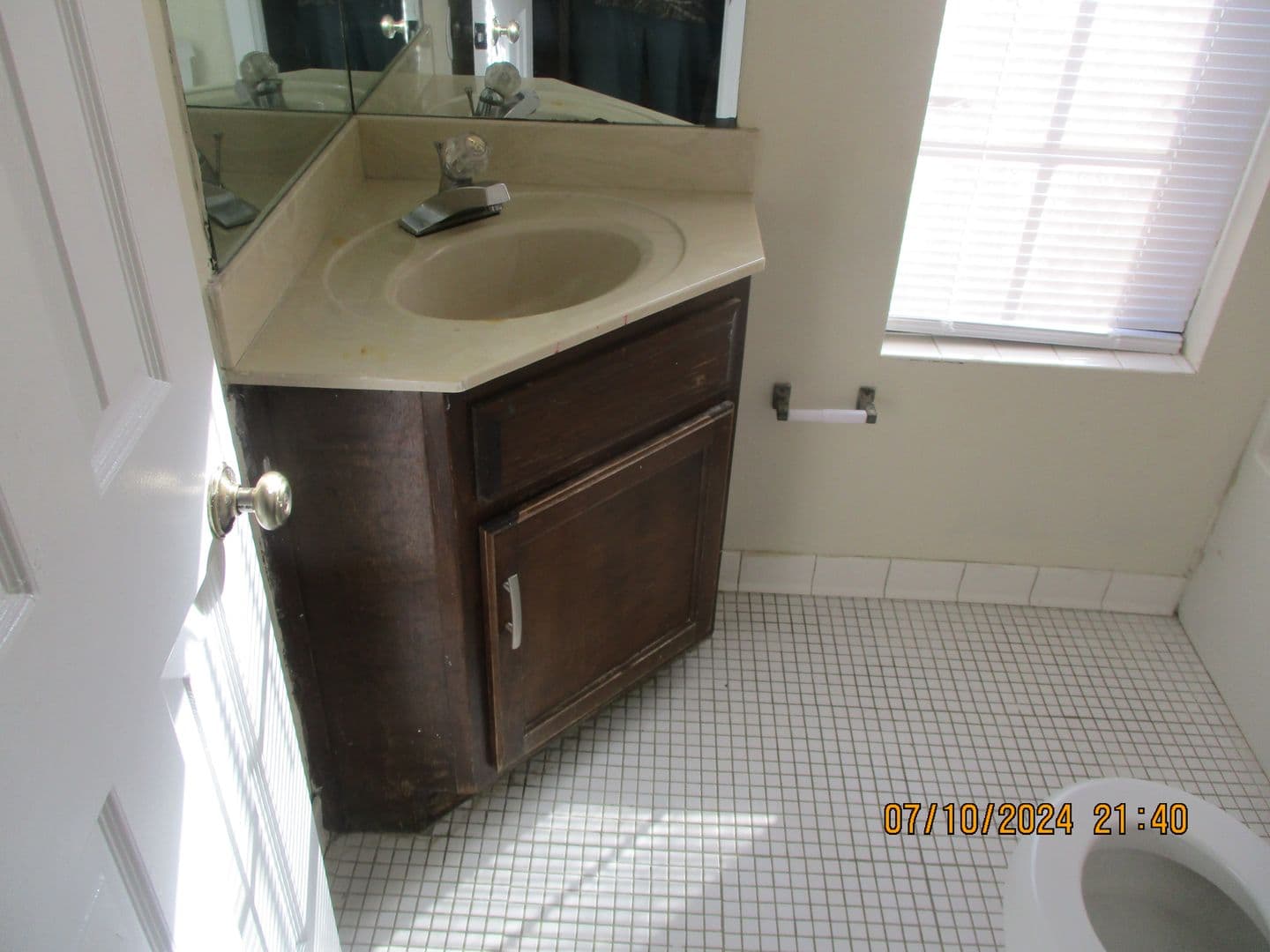 Albany House: 2110 Lennox St. #19