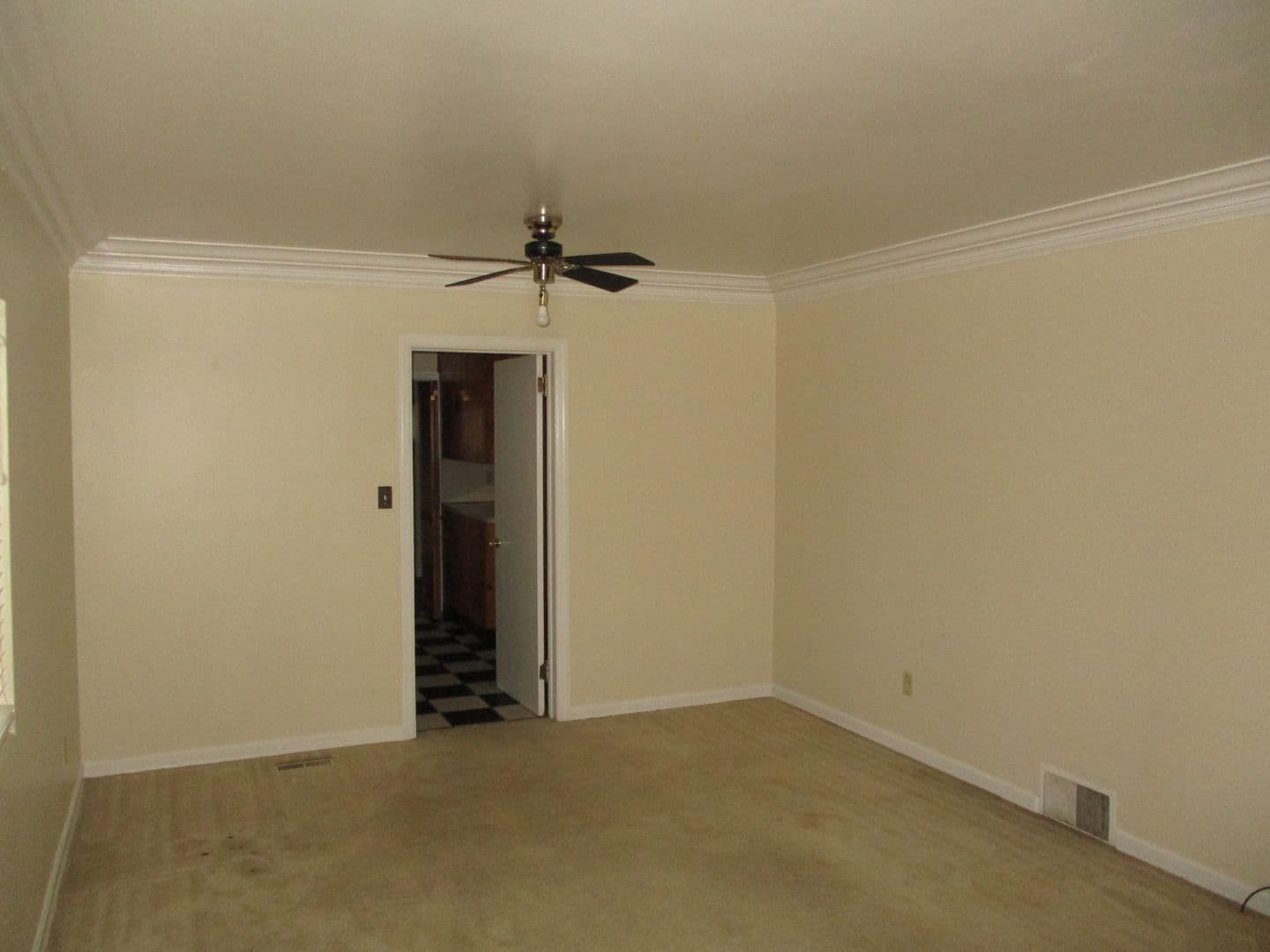 Albany House: 1020 Edgewater Dr.