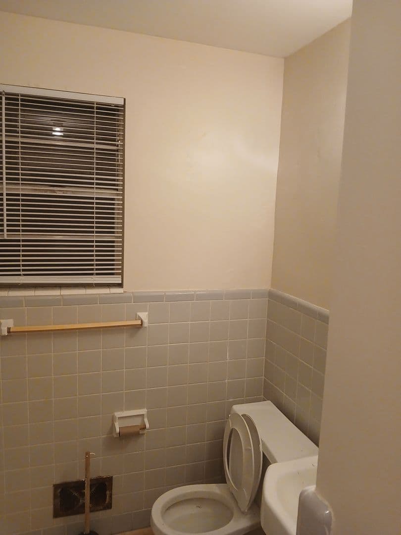 Albany House: 1510 #1 N. Davis St.
