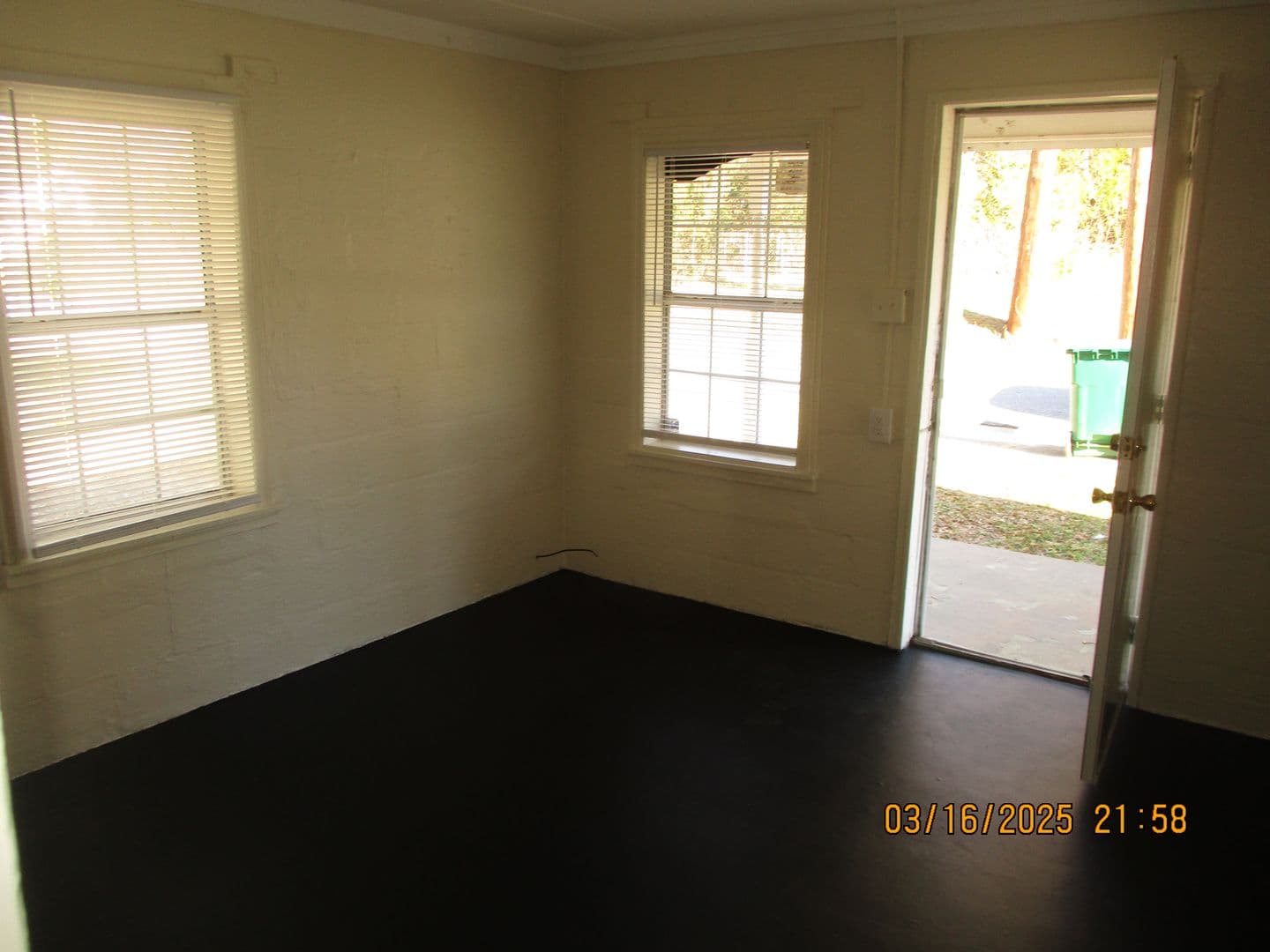 Albany House: 520-B Jefferies