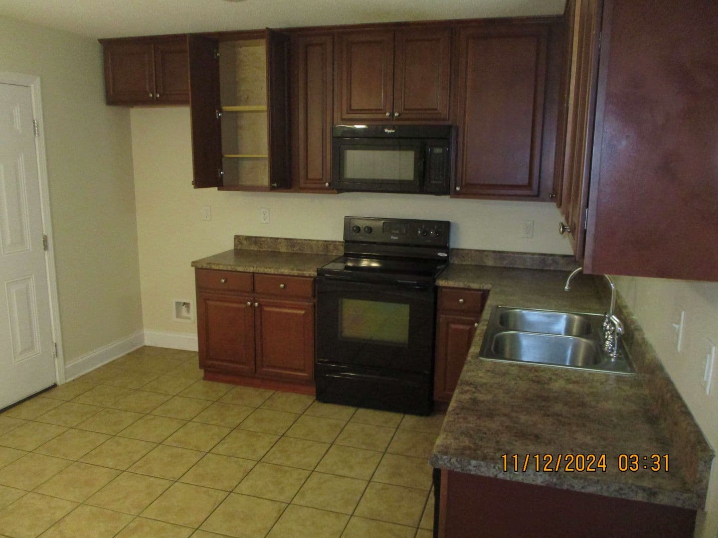 Albany House: 215 Glade Ln.