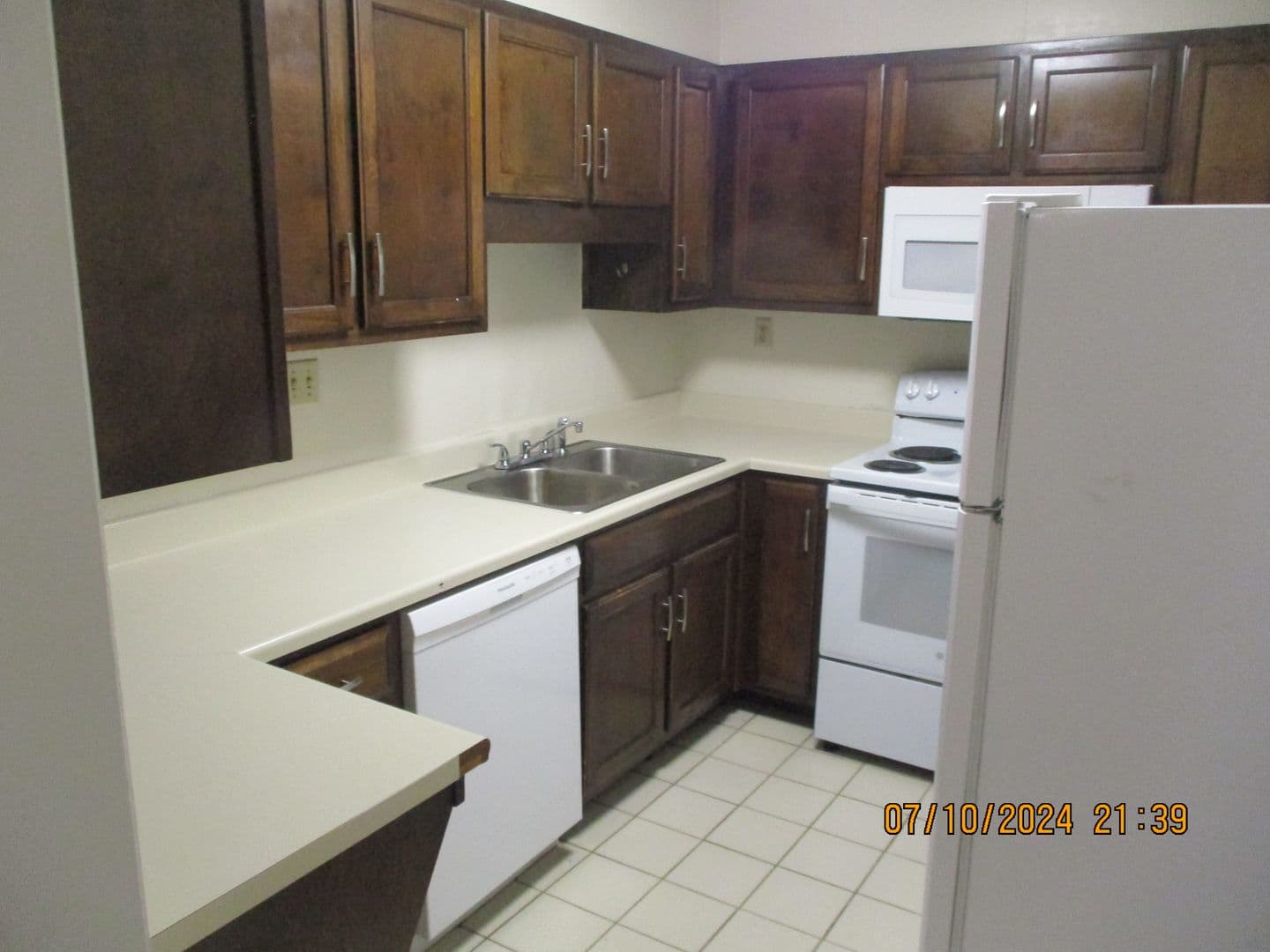 Albany House: 2110 Lennox St. #19