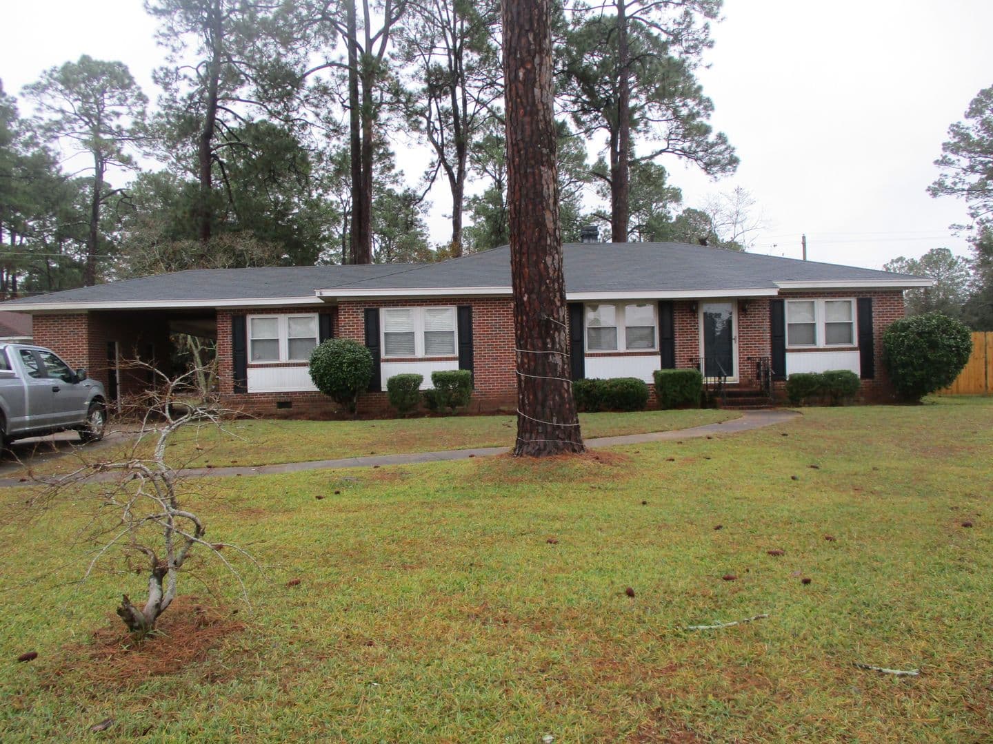 Albany House: 1020 Edgewater Dr.