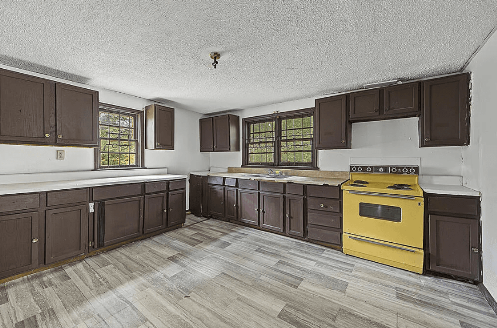 Albany House: 304 Wells Ave