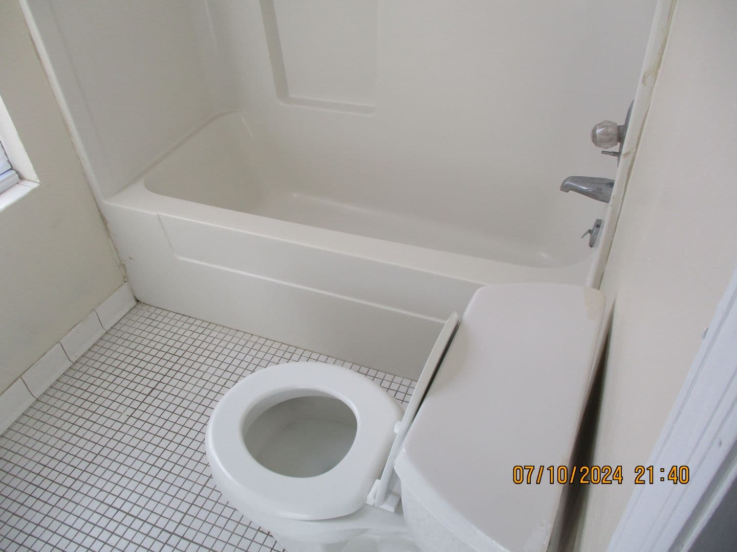 Albany House: 2110 Lennox St. #19