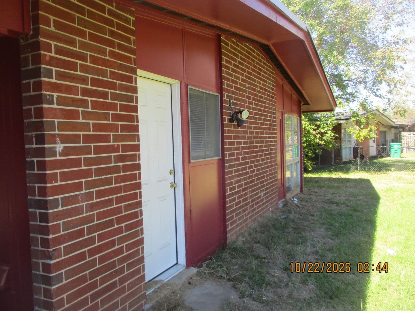 Albany House: 1904 S. Riverview Circle
