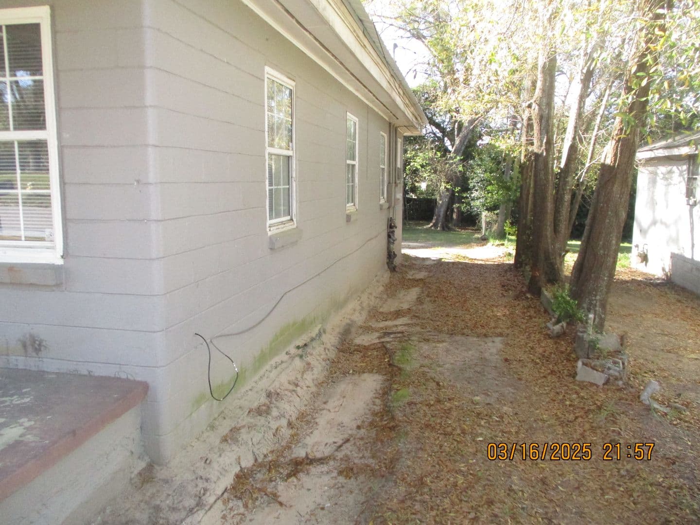Albany House: 520-B Jefferies