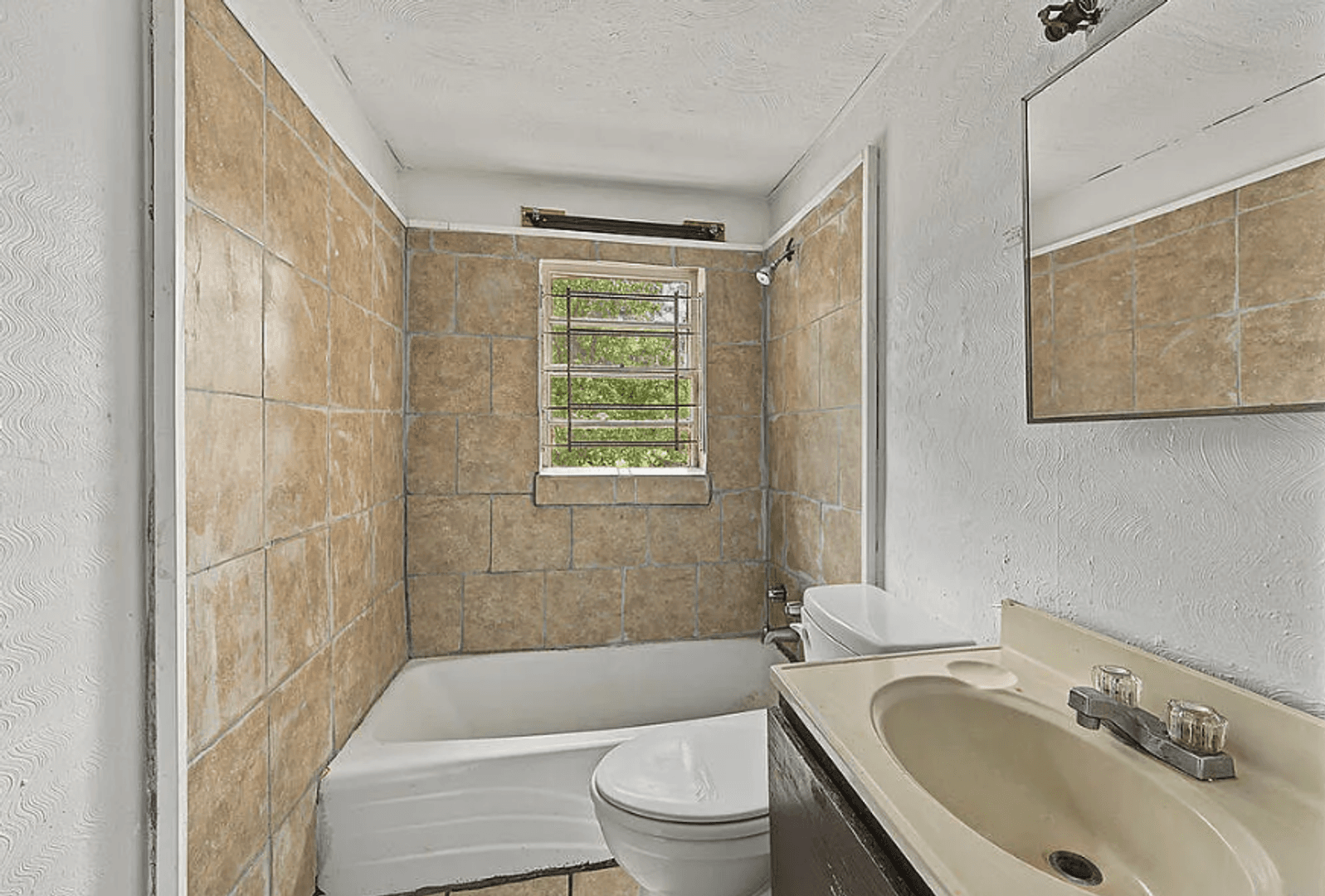 Albany House: 304 Wells Ave
