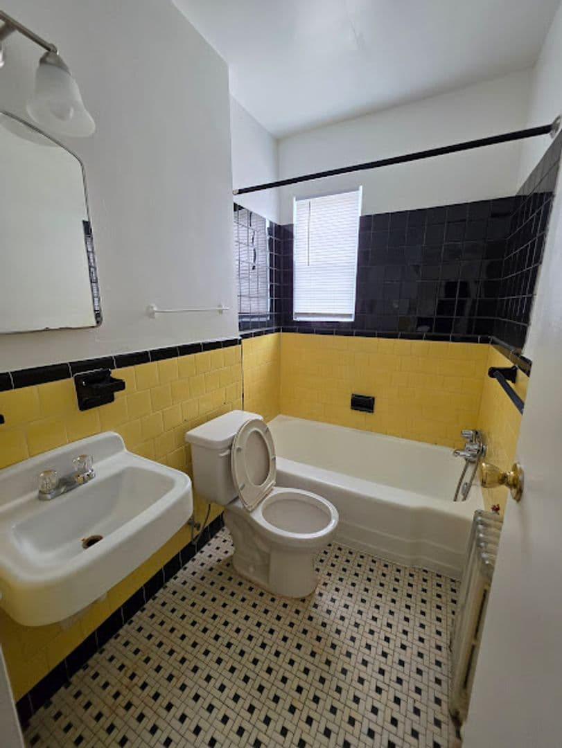 WASHINGTON Apartment: 3393 BLAINE ST NE