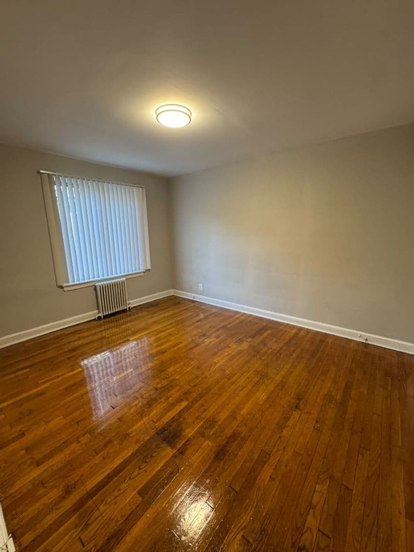 Washington Apartment: 1935 3RD ST NE