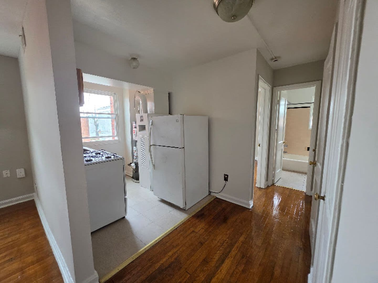 WASHINGTON Apartment: 1020 45TH ST NE