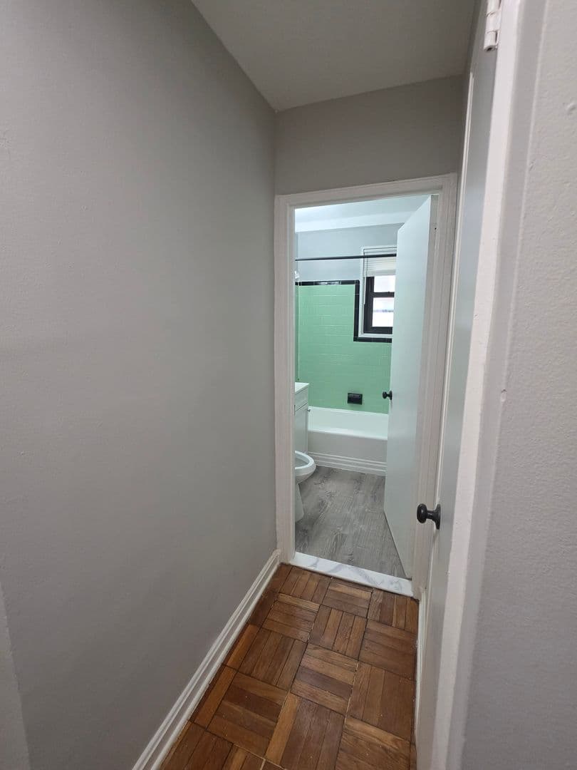 WASHINGTON Apartment: 1649 FRANKLIN ST NE